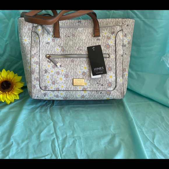 Jones New York Signature Hand Bag with White and Purple Daisies. - Picture 1 of 2